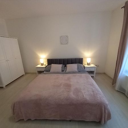Appartamento Spi V Kuklenach 1 Hradec Králové Esterno foto